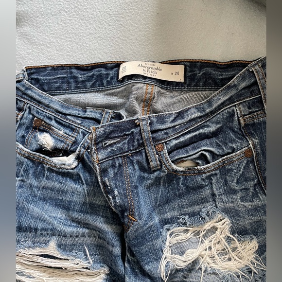 Abercrombie & Fitch ripped jeans - size 24 - Picture 2 of 4
